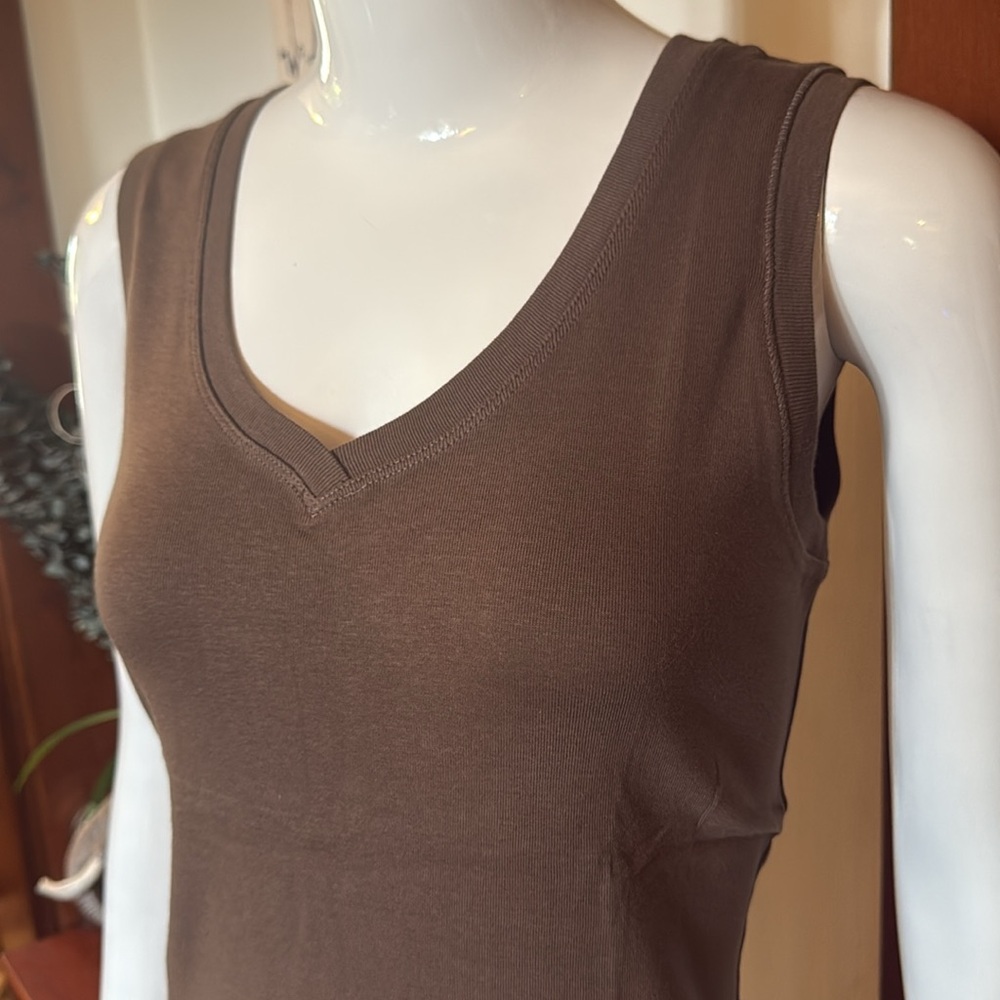 NWT northern reflections size small Brown Sleeveless V-Neck Top